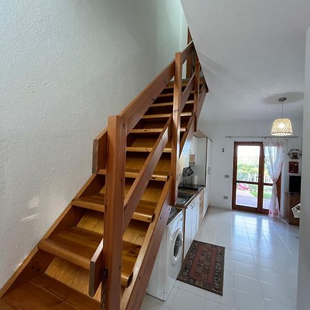 Casa Sviluppata Su Due Piani Con Doppia Veranda E Parcheggio Privato San Teodoro  Bagian luar foto