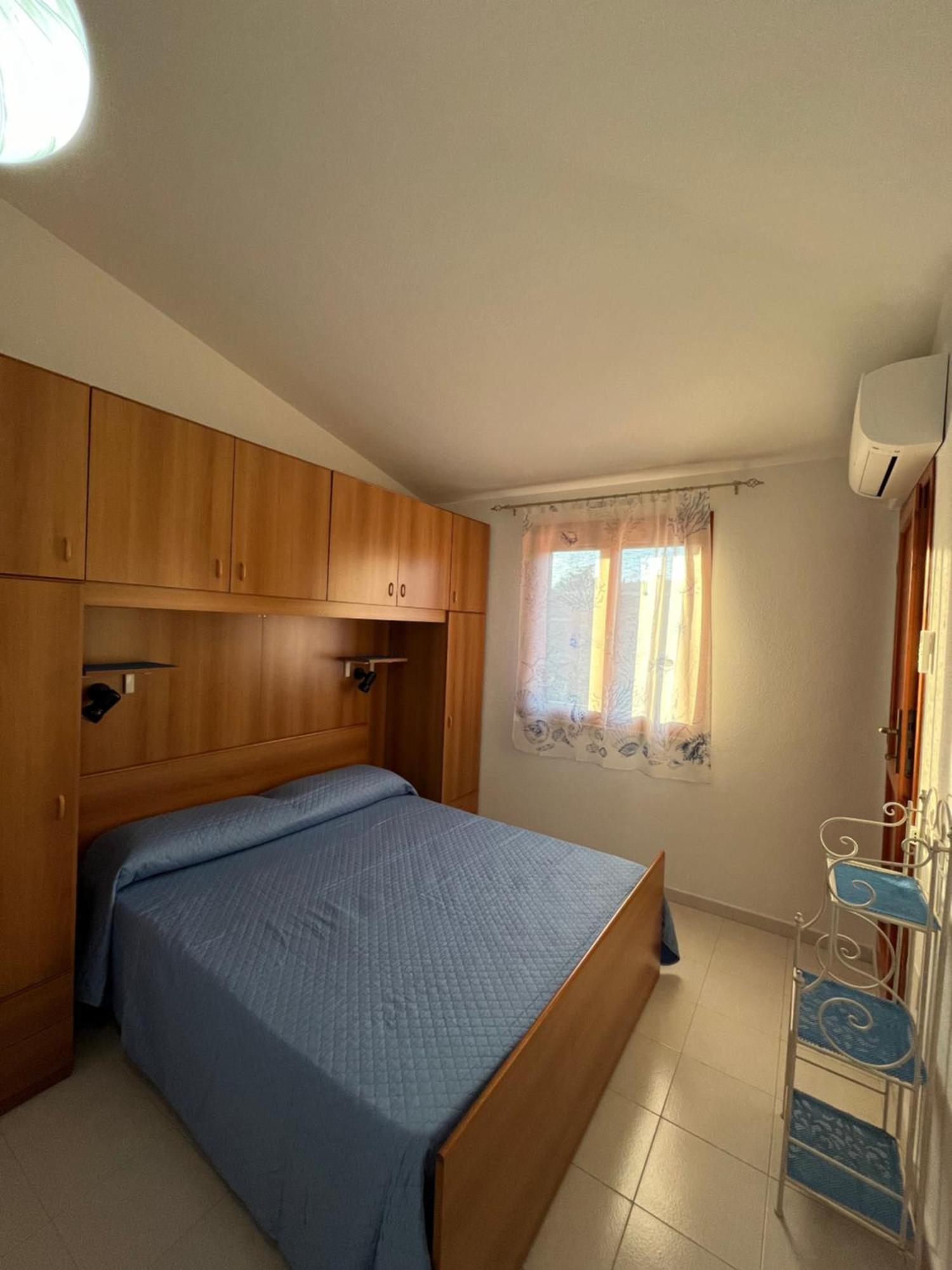 Casa Sviluppata Su Due Piani Con Doppia Veranda E Parcheggio Privato San Teodoro  Bagian luar foto