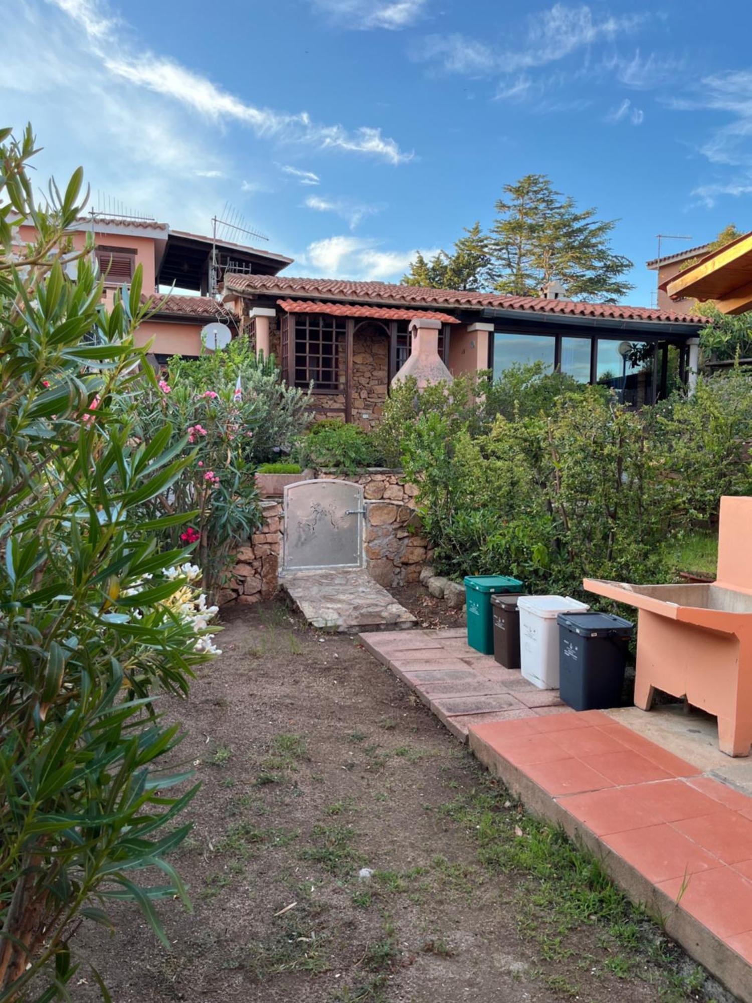 Casa Sviluppata Su Due Piani Con Doppia Veranda E Parcheggio Privato San Teodoro  Bagian luar foto