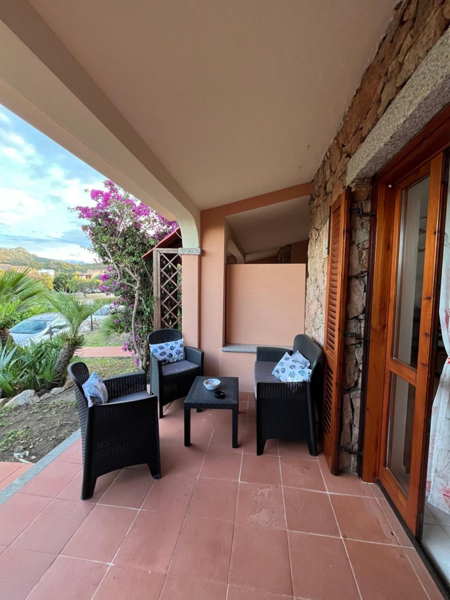Casa Sviluppata Su Due Piani Con Doppia Veranda E Parcheggio Privato San Teodoro  Bagian luar foto