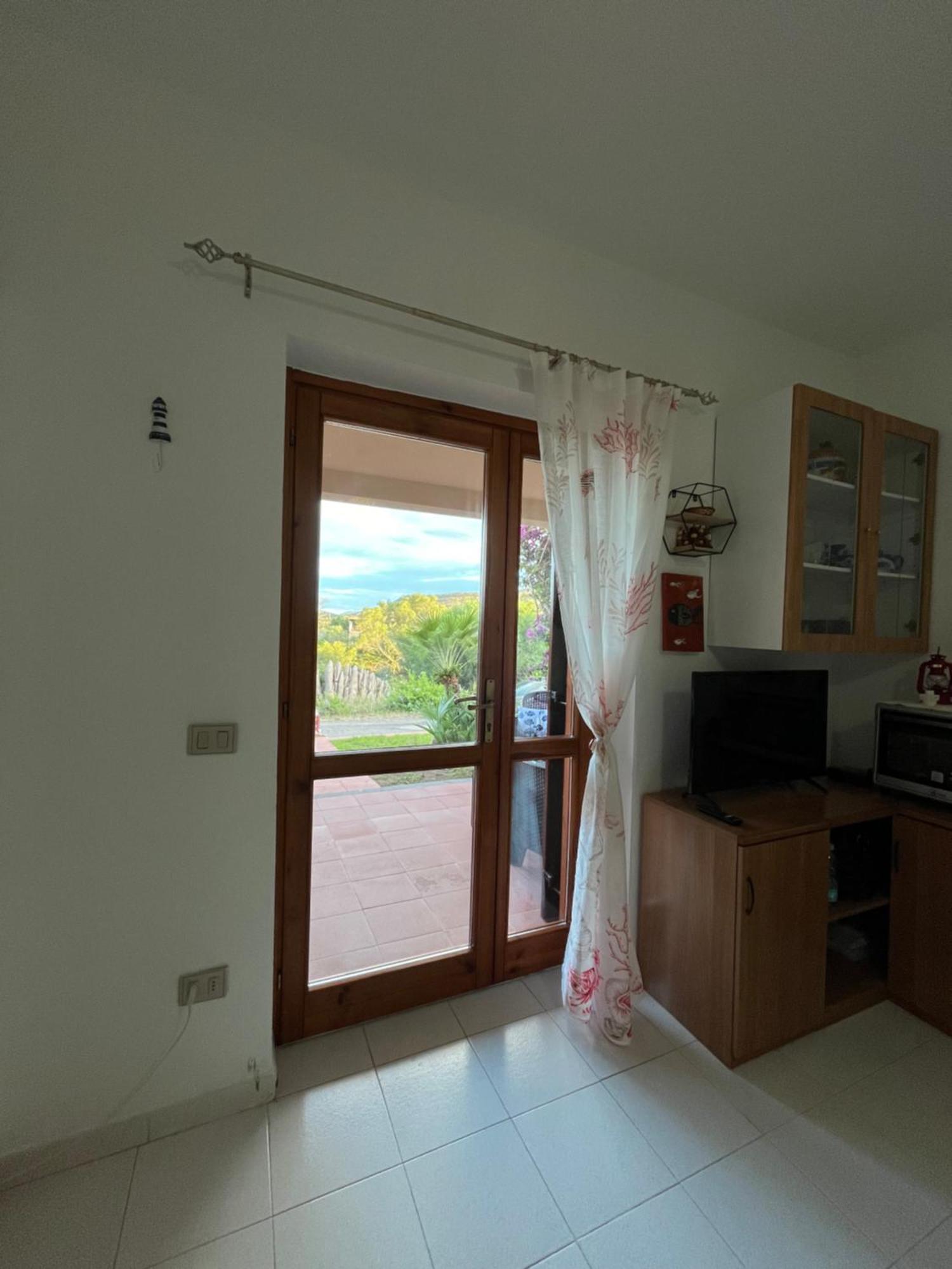 Casa Sviluppata Su Due Piani Con Doppia Veranda E Parcheggio Privato San Teodoro  Bagian luar foto