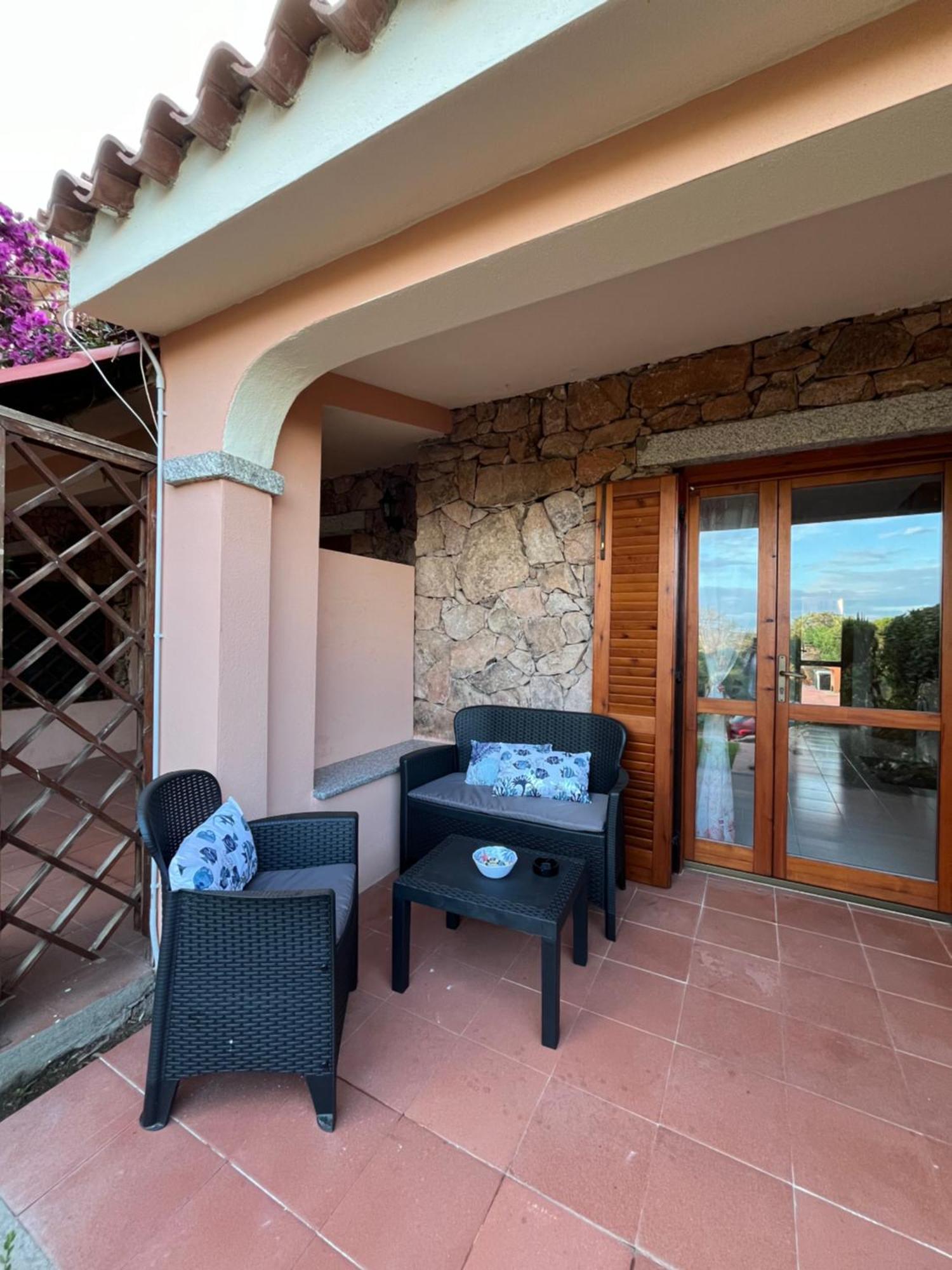 Casa Sviluppata Su Due Piani Con Doppia Veranda E Parcheggio Privato San Teodoro  Bagian luar foto