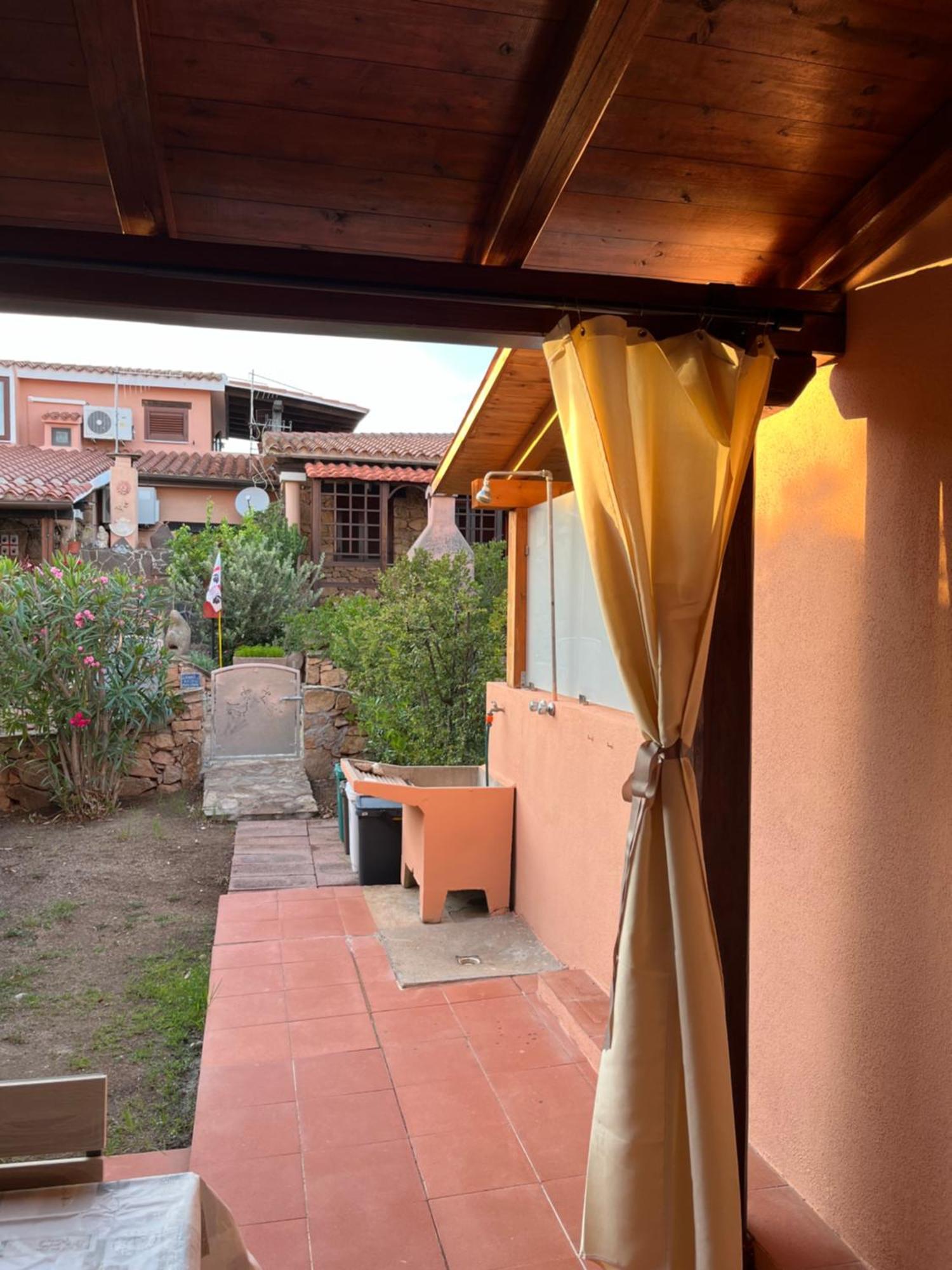 Casa Sviluppata Su Due Piani Con Doppia Veranda E Parcheggio Privato San Teodoro  Bagian luar foto