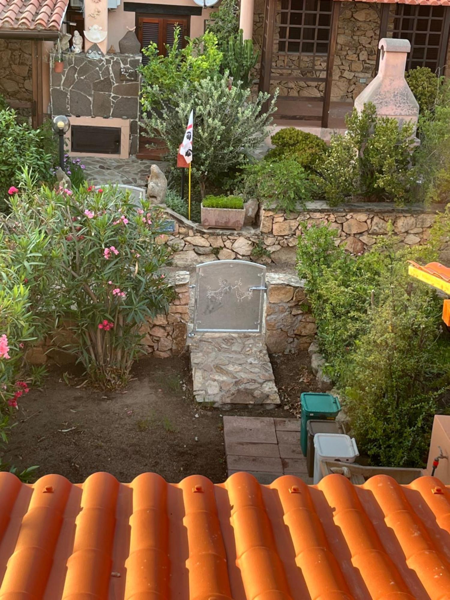 Casa Sviluppata Su Due Piani Con Doppia Veranda E Parcheggio Privato San Teodoro  Bagian luar foto