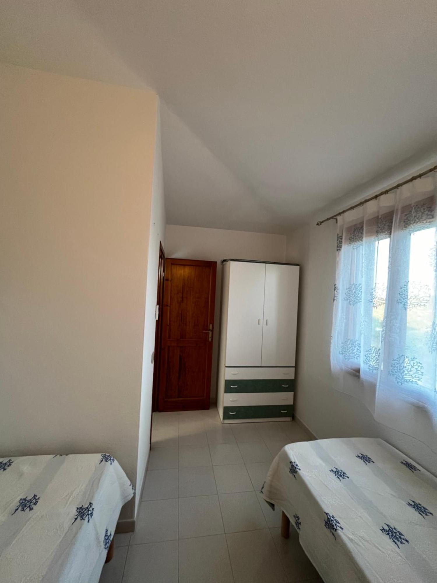 Casa Sviluppata Su Due Piani Con Doppia Veranda E Parcheggio Privato San Teodoro  Bagian luar foto