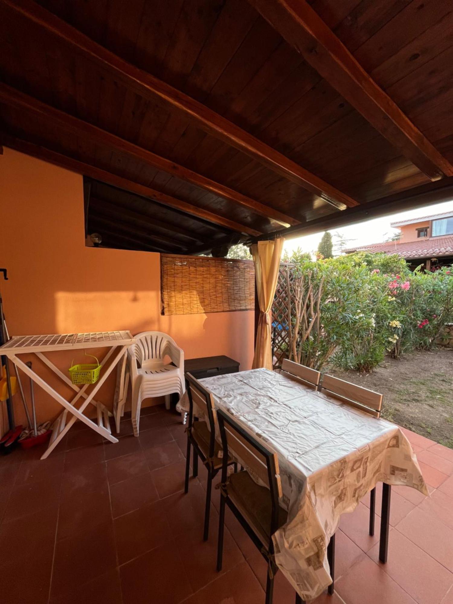 Casa Sviluppata Su Due Piani Con Doppia Veranda E Parcheggio Privato San Teodoro  Bagian luar foto