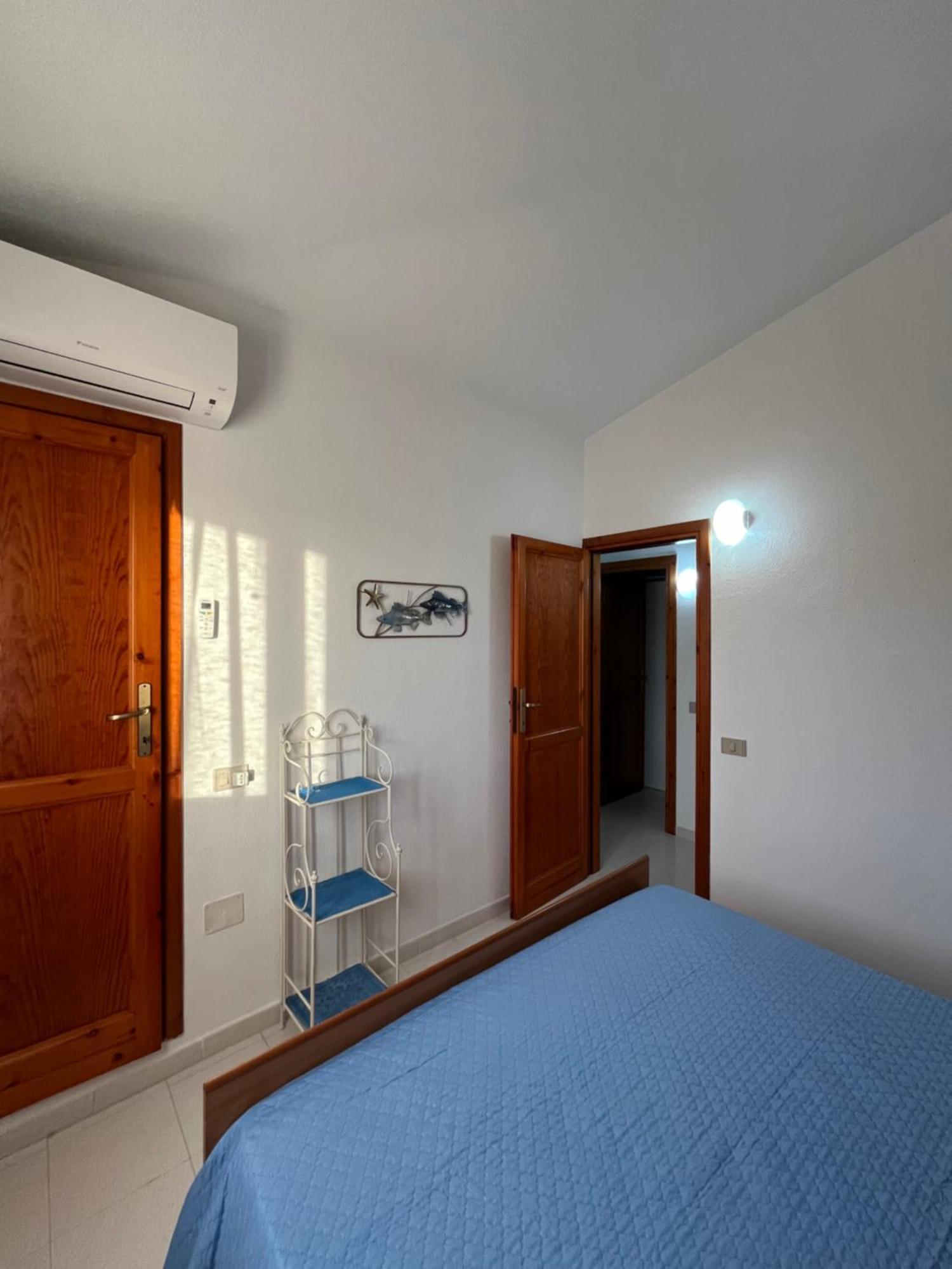 Casa Sviluppata Su Due Piani Con Doppia Veranda E Parcheggio Privato San Teodoro  Bagian luar foto
