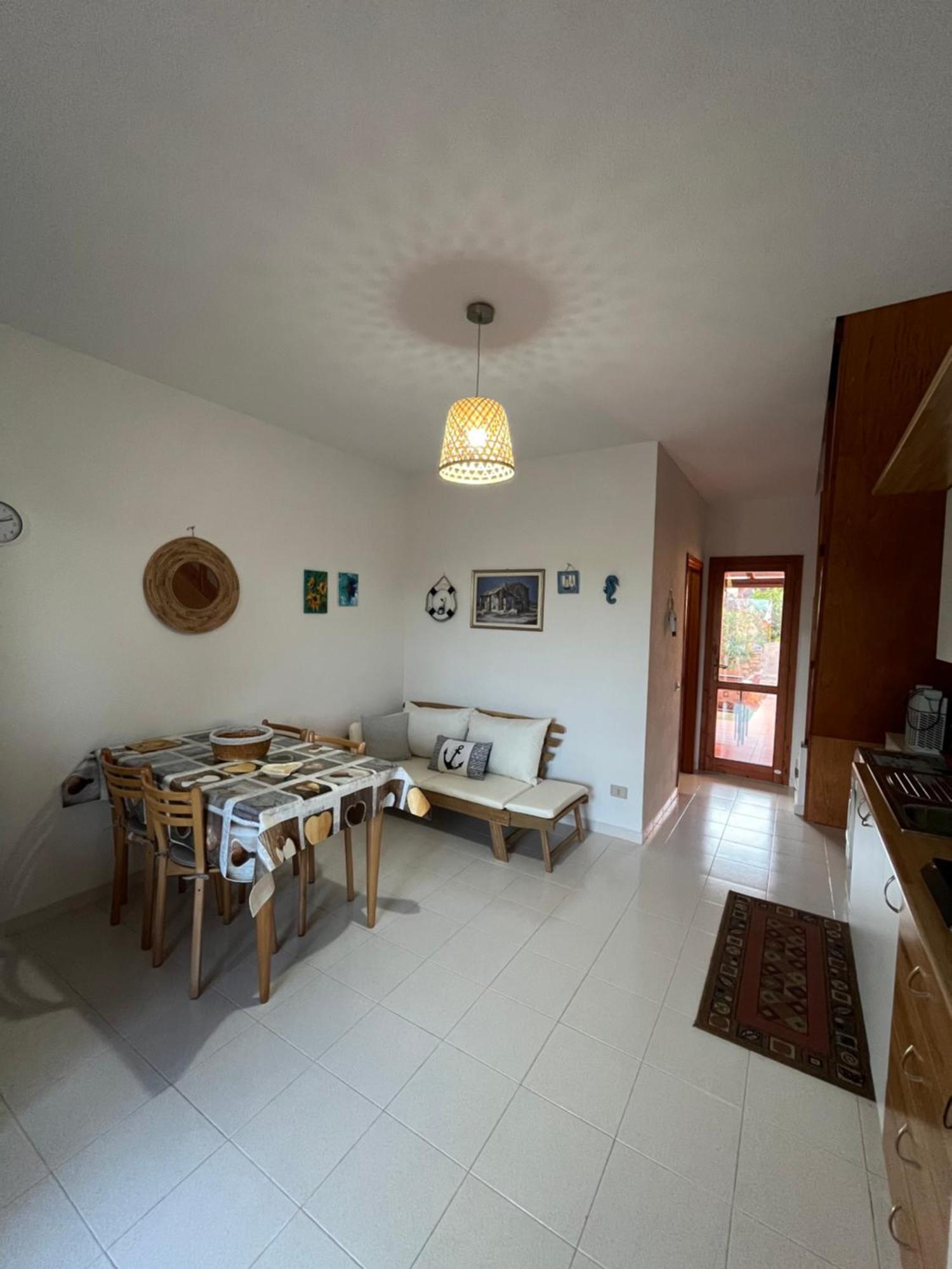 Casa Sviluppata Su Due Piani Con Doppia Veranda E Parcheggio Privato San Teodoro  Bagian luar foto
