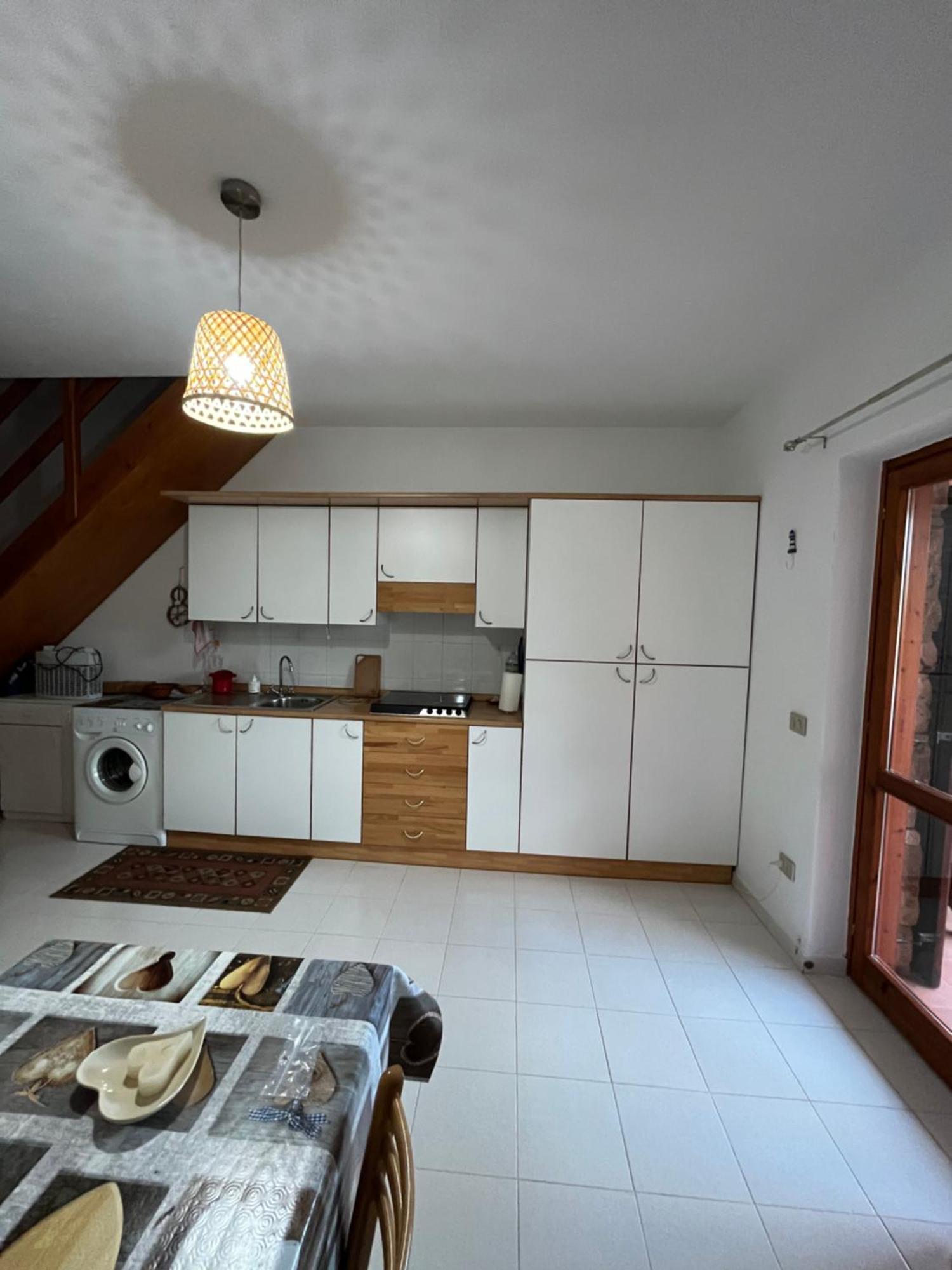 Casa Sviluppata Su Due Piani Con Doppia Veranda E Parcheggio Privato San Teodoro  Bagian luar foto