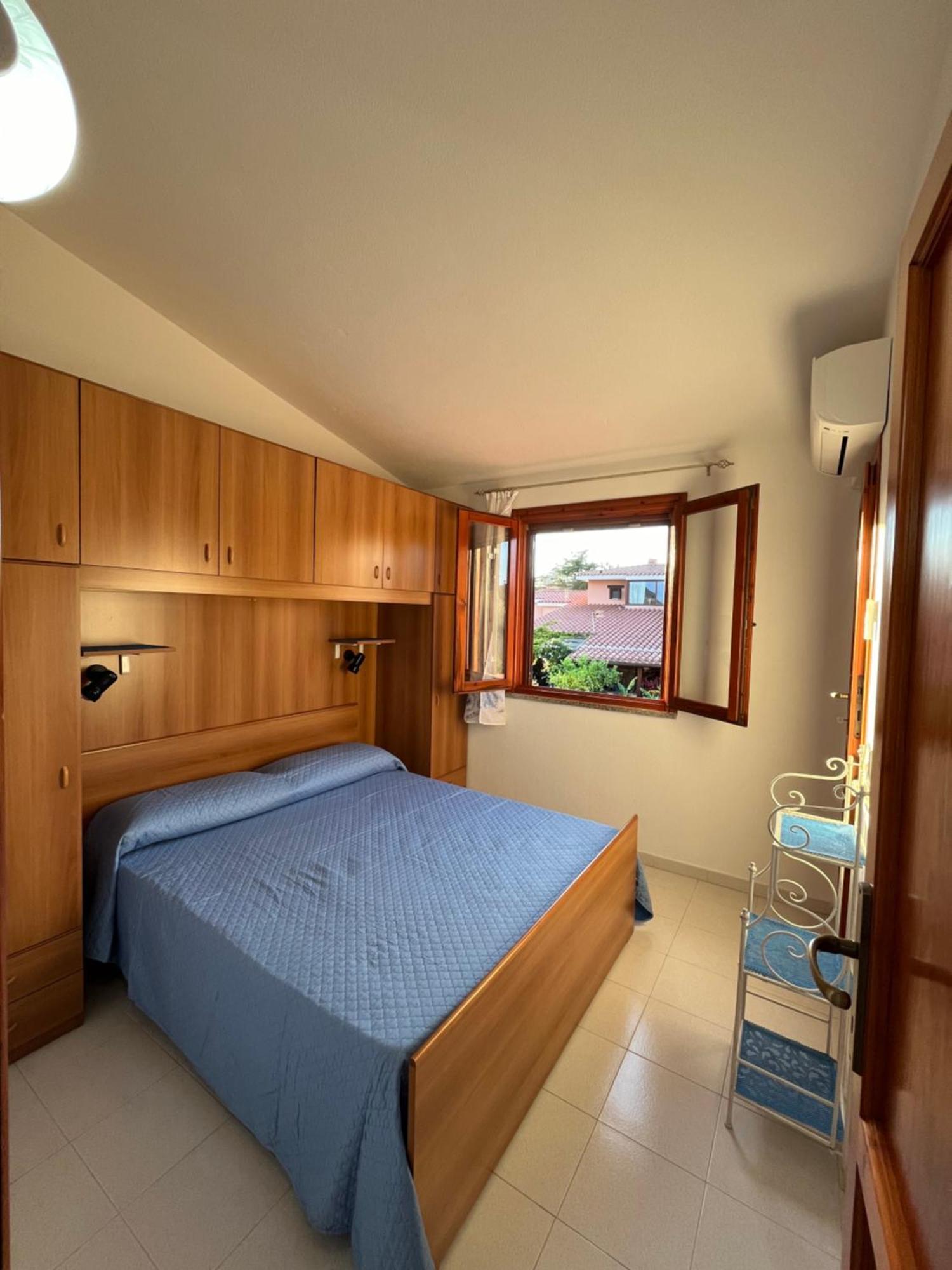 Casa Sviluppata Su Due Piani Con Doppia Veranda E Parcheggio Privato San Teodoro  Bagian luar foto