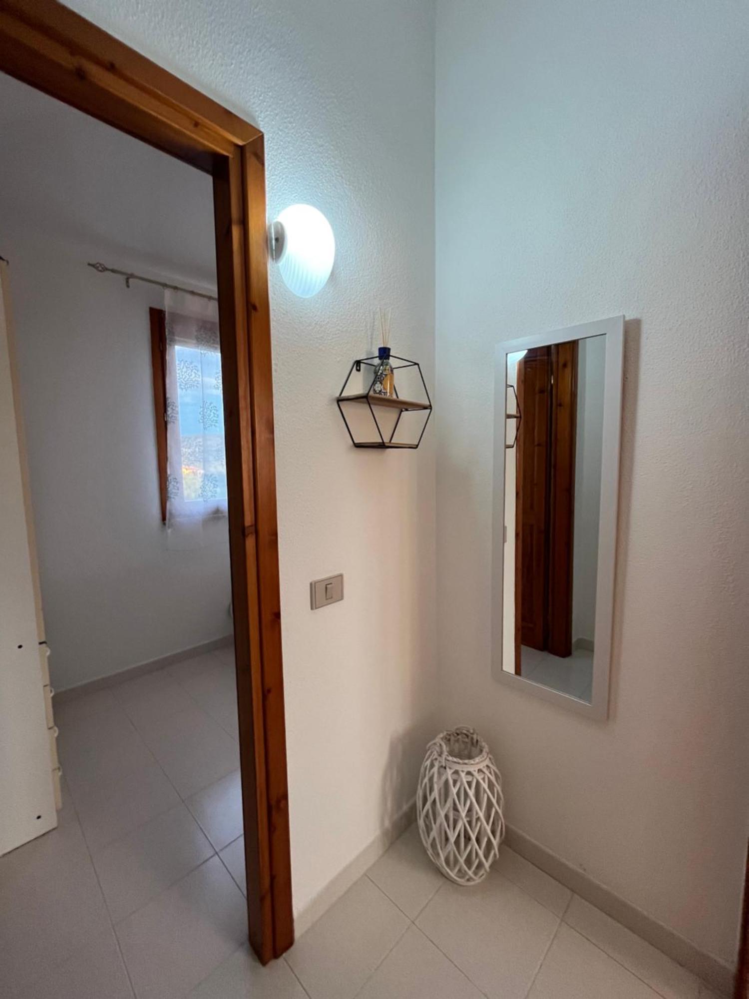 Casa Sviluppata Su Due Piani Con Doppia Veranda E Parcheggio Privato San Teodoro  Bagian luar foto