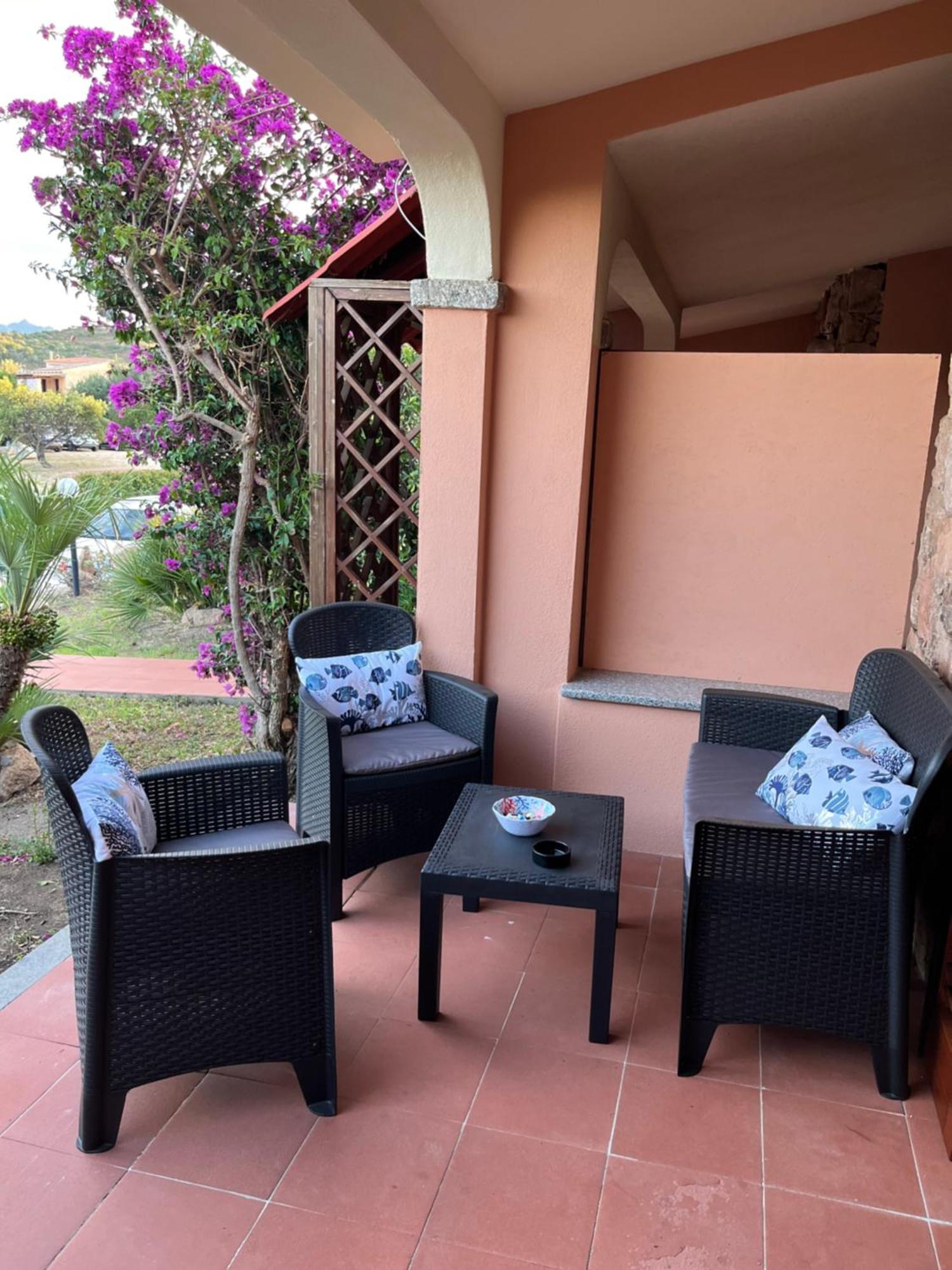Casa Sviluppata Su Due Piani Con Doppia Veranda E Parcheggio Privato San Teodoro  Bagian luar foto