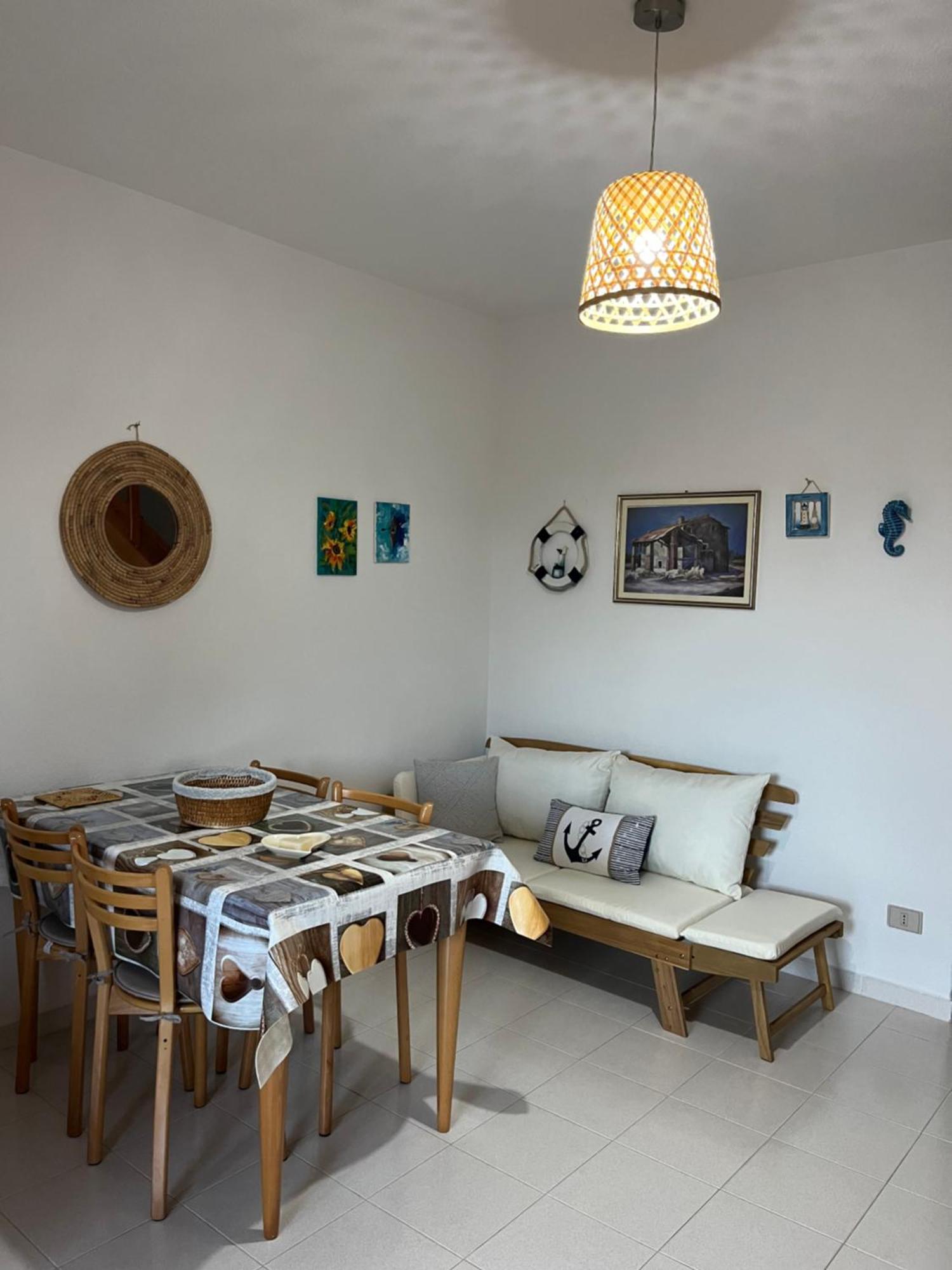 Casa Sviluppata Su Due Piani Con Doppia Veranda E Parcheggio Privato San Teodoro  Bagian luar foto